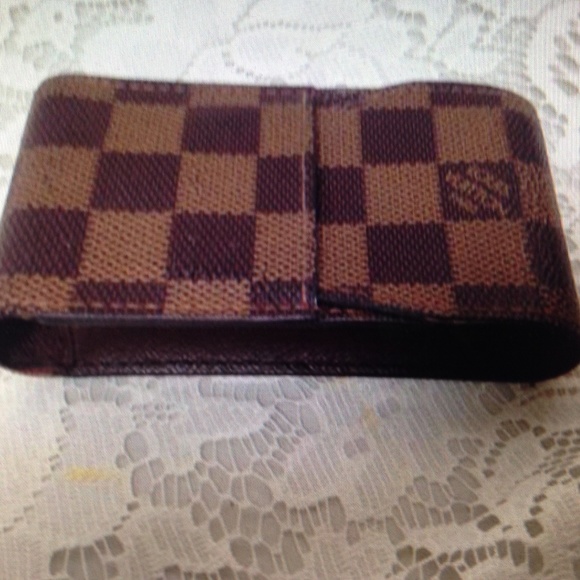 Authentic Louis Vuitton Damier Cigarette-Eye Glass